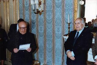 Il Presidente della Repubblica Oscar Luigi Scalfaro riceve una delegazione della Associazione sordomuti fiorentini