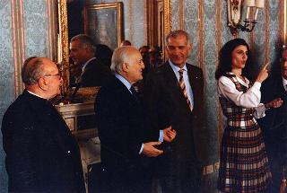 Il Presidente della Repubblica Oscar Luigi Scalfaro riceve una delegazione della Associazione sordomuti fiorentini
