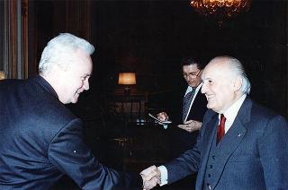 Il Presidente della Repubblica Oscar Luigi Scalfaro riceve in udienza Gianni Faustini, Presidente del Consiglio nazionale dell'Ordine dei giornalisti