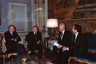 Il Presidente della Repubblica Oscar Luigi Scalfaro riceve in udienza Gianni Faustini, Presidente del Consiglio nazionale dell'Ordine dei giornalisti