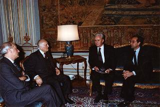 Il Presidente della Repubblica Oscar Luigi Scalfaro riceve in udienza Gianni Faustini, Presidente del Consiglio nazionale dell'Ordine dei giornalisti