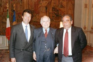Il Presidente della Repubblica Oscar Luigi Scalfaro riceve in udienza Alessandro Valenti e Marcello Martini