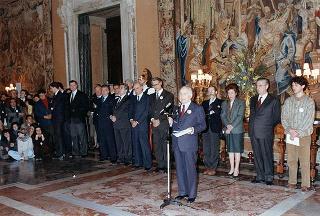 Il Presidente della Repubblica Oscar Luigi Scalfaro riceve in udienza l'on. Rosa Russo Jervolino, Ministro della pubblica istruzione, con alcuni studenti e docenti del &quot;Progetto Giovani 1993&quot;