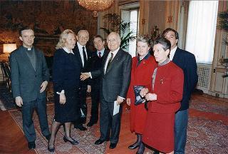 Incontro del Presidente della Repubblica Oscar Luigi Scalfaro con una delegazione dell'Apostolato mondiale di Fatima di Novara e Galliate