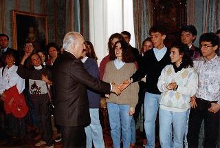 Il Presidente della Repubblica Oscar Luigi Scalfaro incontra gli studenti dell'Istituto tecnico commerciale &quot;Mossotti&quot; di Novara