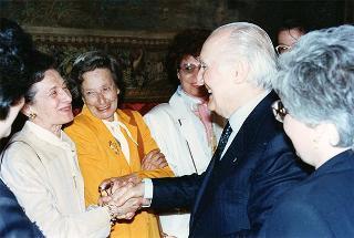 Margherita Castano Comazzi, Presidente del Club di Novara del Soroptimist International, con le socie del Club