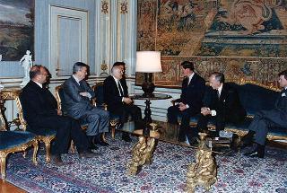 Il Presidente della Repubblica Oscar Luigi Scafaro con Sua Altezza Reale Carlo d'Inghilterra Principe del Galles