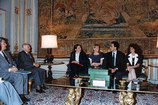 Pier Giorgio Peano, con Chiara Pasqualetti, Monica Mandelli e Marco Gualtieri, rappresentanti del Comitato &quot;Andrea Cortellezzi&quot;