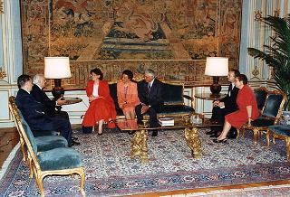 Il Presidente della Repubblica Oscar Luigi Scalfaro incontra l'on. Lucia Fronza Crepaz, con Danilo e Annamaria Zanzucchi, responsabili centrali del Movimento famiglie nuove