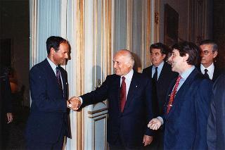 Il Presidente della Repubblica Oscar Luigi Scalfaro incontra l'arch. Umberto Carraro, Presidente della Conferenza dei presidenti dei Consigli regionali, con i presidenti