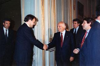 Il Presidente della Repubblica Oscar Luigi Scalfaro incontra l'arch. Umberto Carraro, Presidente della Conferenza dei presidenti dei Consigli regionali, con i presidenti
