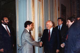 Il Presidente della Repubblica Oscar Luigi Scalfaro incontra l'arch. Umberto Carraro, Presidente della Conferenza dei presidenti dei Consigli regionali, con i presidenti
