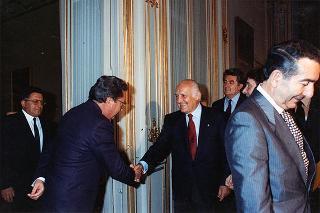 Il Presidente della Repubblica Oscar Luigi Scalfaro incontra l'arch. Umberto Carraro, Presidente della Conferenza dei presidenti dei Consigli regionali, con i presidenti