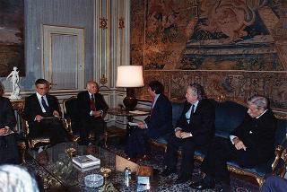 Il Presidente della Repubblica Oscar Luigi Scalfaro incontra l'arch. Umberto Carraro, Presidente della Conferenza dei presidenti dei Consigli regionali, con i presidenti