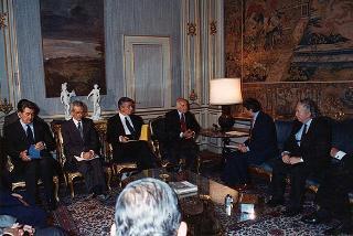 Il Presidente della Repubblica Oscar Luigi Scalfaro incontra l'arch. Umberto Carraro, Presidente della Conferenza dei presidenti dei Consigli regionali, con i presidenti