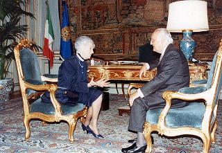 Il Presidente della Repubblica Oscar Luigi Scalfaro incontra la prof.ssa Rita Levi Montalcini, Presidente dell'Istituto dell'Enciclopedia italiana
