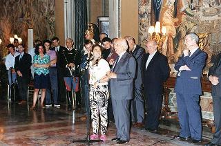 Il Presidente della Repubblica Oscar Luigi Scalfaro riceve in visita di omaggio un gruppo di giovani del Movimento eucaristico giovanile