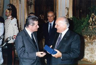 Francesco Colucci, Presidente della Confcommercio, con componenti della Giunta e del Consiglio generale