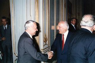 Il Presidente della Repubblica Oscar Luigi Scalfaro riceve in visita di omaggio gli esponenti del Comitato nazionale per le celebrazioni del 50° anniversario della Resistenza e della Guerra di Liberazione