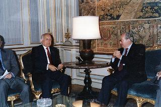 Il Presidente della Repubblica Oscar Luigi Scalfaro riceve in visita di omaggio gli esponenti del Comitato nazionale per le celebrazioni del 50° anniversario della Resistenza e della Guerra di Liberazione