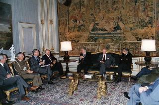 Il Presidente della Repubblica Oscar Luigi Scalfaro riceve in visita di omaggio gli esponenti del Comitato nazionale per le celebrazioni del 50° anniversario della Resistenza e della Guerra di Liberazione