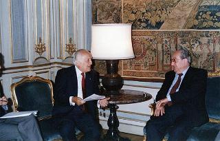 Il Presidente della Repubblica Oscar Luigi Scalfaro riceve in visita di omaggio gli esponenti del Comitato nazionale per le celebrazioni del 50° anniversario della Resistenza e della Guerra di Liberazione