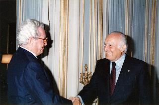 Il Presidente della Repubblica Oscar Luigi Scalfaro incontra l'avv. Vittorio Chiusano, Presidente dell'Unione delle Camere penali italiane, ed esponenti dell'Unione