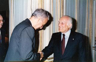 Il Presidente della Repubblica Oscar Luigi Scalfaro incontra l'avv. Vittorio Chiusano, Presidente dell'Unione delle Camere penali italiane, ed esponenti dell'Unione