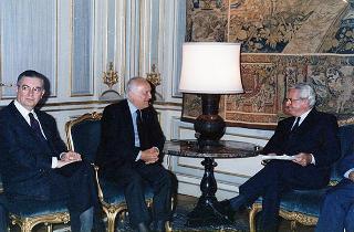 Il Presidente della Repubblica Oscar Luigi Scalfaro incontra l'avv. Vittorio Chiusano, Presidente dell'Unione delle Camere penali italiane, ed esponenti dell'Unione