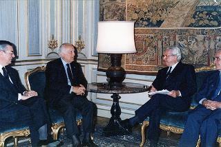 Il Presidente della Repubblica Oscar Luigi Scalfaro incontra l'avv. Vittorio Chiusano, Presidente dell'Unione delle Camere penali italiane, ed esponenti dell'Unione