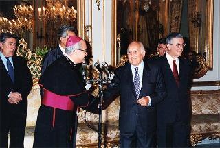 Mons. Giovanni Marra, Ordinario militare per l'Italia, e partecipanti al XVIII Convegno dell'Apostolato militare internazionale,