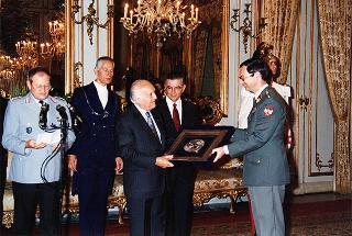 Mons. Giovanni Marra, Ordinario militare per l'Italia, e partecipanti al XVIII Convegno dell'Apostolato militare internazionale,