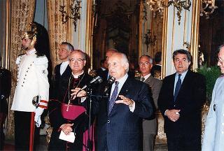 Mons. Giovanni Marra, Ordinario militare per l'Italia, e partecipanti al XVIII Convegno dell'Apostolato militare internazionale,