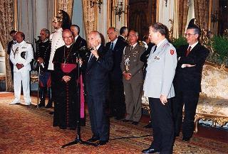 Mons. Giovanni Marra, Ordinario militare per l'Italia, e partecipanti al XVIII Convegno dell'Apostolato militare internazionale,