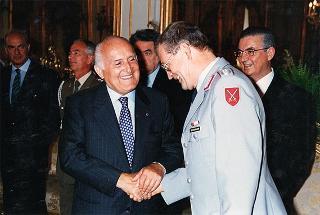 Mons. Giovanni Marra, Ordinario militare per l'Italia, e partecipanti al XVIII Convegno dell'Apostolato militare internazionale,
