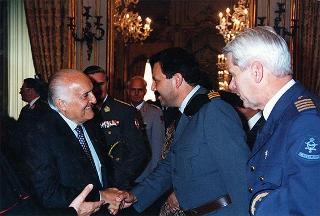 Mons. Giovanni Marra, Ordinario militare per l'Italia, e partecipanti al XVIII Convegno dell'Apostolato militare internazionale,