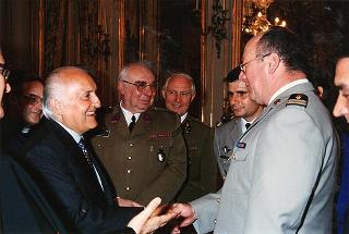 Mons. Giovanni Marra, Ordinario militare per l'Italia, e partecipanti al XVIII Convegno dell'Apostolato militare internazionale,