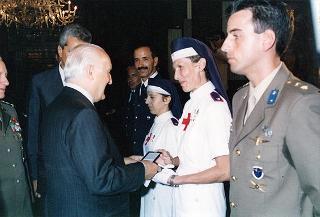 Gen. Bruno Loi, comandante della Brigata paracadutisti "Folgore", già comandante del contingente italiano in Somalia "Ibis 2", e rappresentanza di paracadutisti
