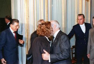 Il Presidente della Repubblica Oscar Luigi Scalfaro incontra l'on. Emma Bonino con una delegazione di firmatari dell'appello internazionale per l'istituzione del Tribunale internazionale per i crimini nella ex Jugoslavia