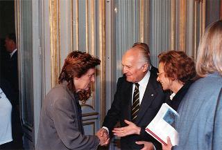 Il Presidente della Repubblica Oscar Luigi Scalfaro incontra l'on. Emma Bonino con una delegazione di firmatari dell'appello internazionale per l'istituzione del Tribunale internazionale per i crimini nella ex Jugoslavia