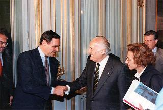 Il Presidente della Repubblica Oscar Luigi Scalfaro incontra l'on. Emma Bonino con una delegazione di firmatari dell'appello internazionale per l'istituzione del Tribunale internazionale per i crimini nella ex Jugoslavia