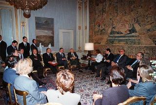 Il Presidente della Repubblica Oscar Luigi Scalfaro incontra l'on. Emma Bonino con una delegazione di firmatari dell'appello internazionale per l'istituzione del Tribunale internazionale per i crimini nella ex Jugoslavia