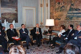 Il Presidente della Repubblica Oscar Luigi Scalfaro incontra l'on. Emma Bonino con una delegazione di firmatari dell'appello internazionale per l'istituzione del Tribunale internazionale per i crimini nella ex Jugoslavia