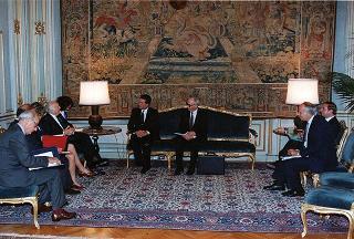 Il Presidente della Repubblica Oscar Luigi Scalfaro riceve in visita di omaggio Federico Mayor, direttore generale dell'UNESCO