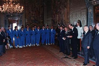 Il Presidente della Repubblica Oscar Luigi Scalfaro riceve in visita Mario Pescante, presidente del CONI, con il prof. Antonio Vernole, presidente della Federazione italiana sport disabili, e delegazione di partecipanti alla "Giornata internazionale del disabile sportivo"