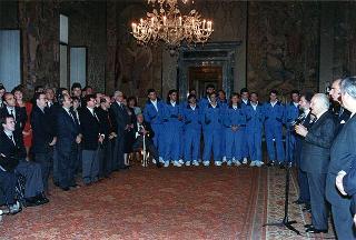 Il Presidente della Repubblica Oscar Luigi Scalfaro riceve in visita Mario Pescante, presidente del CONI, con il prof. Antonio Vernole, presidente della Federazione italiana sport disabili, e delegazione di partecipanti alla "Giornata internazionale del disabile sportivo"