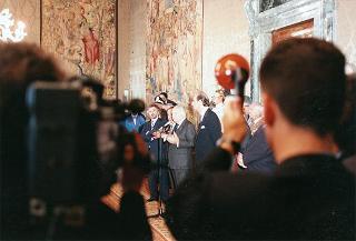 Il Presidente della Repubblica Oscar Luigi Scalfaro riceve in visita Mario Pescante, presidente del CONI, con il prof. Antonio Vernole, presidente della Federazione italiana sport disabili, e delegazione di partecipanti alla "Giornata internazionale del disabile sportivo"