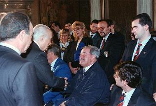 Il Presidente della Repubblica Oscar Luigi Scalfaro riceve in visita Mario Pescante, presidente del CONI, con il prof. Antonio Vernole, presidente della Federazione italiana sport disabili, e delegazione di partecipanti alla "Giornata internazionale del disabile sportivo"