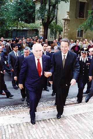 Visita del Presidente Scalfaro in occasione degli interventi, in forma privata, a Modena per la cerimonia dedicata al "Memorial S. Giulia - Sculture per la Resistenza" di Monchio di Palagano ed a Carpi per la celebrazione del 50° anniversario dell'inizio delle deportazioni politiche e razziali