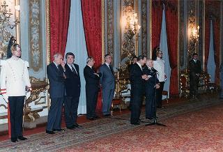 Il Presidente della Repubblica Oscar Luigi Scalfaro con una delegazione dell'Associazione &quot;G. Regaldi&quot; di Novara